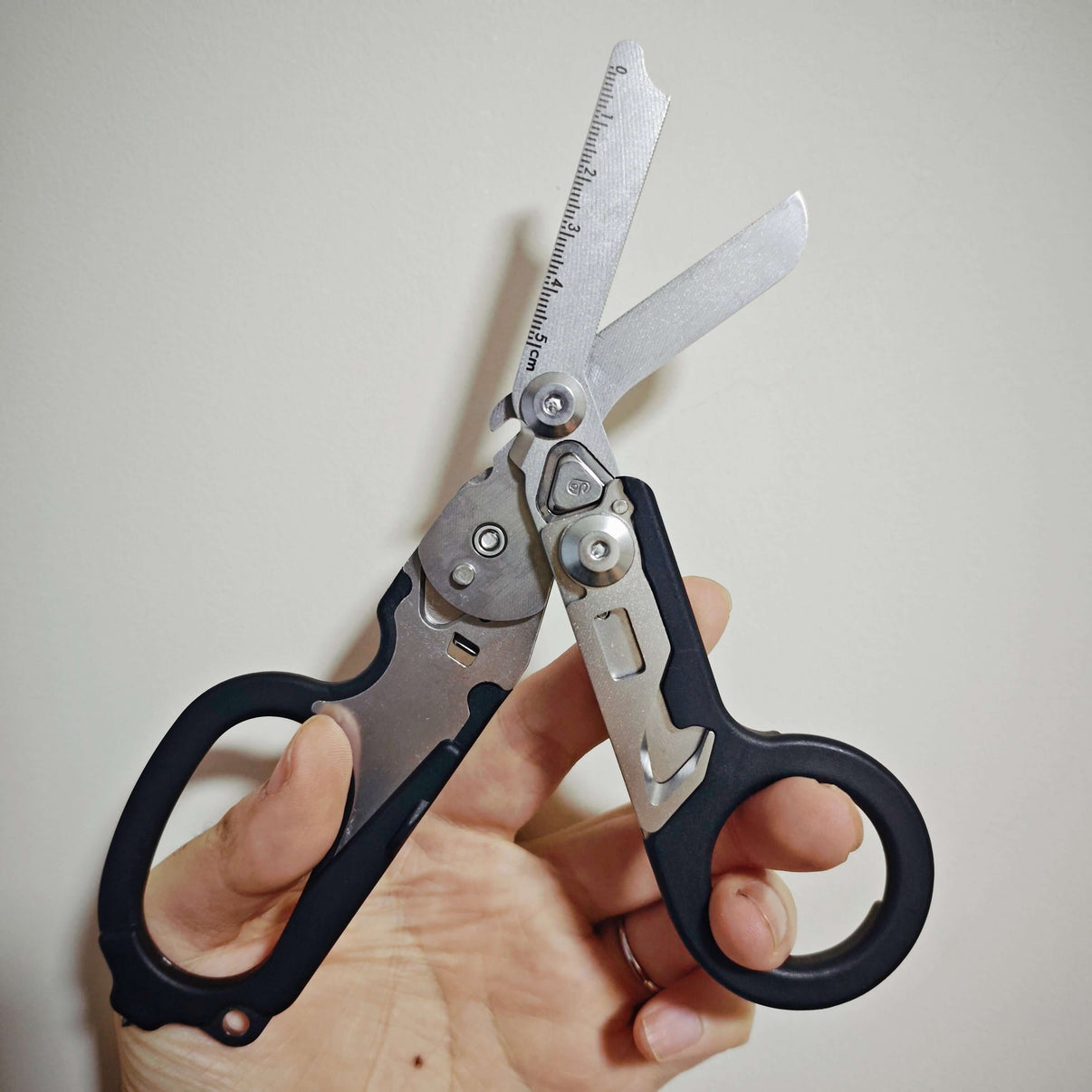 Multi-Function Safety Shears for Shibari, Safety Shear for Rope, designed for quick and safe cutting tasks.