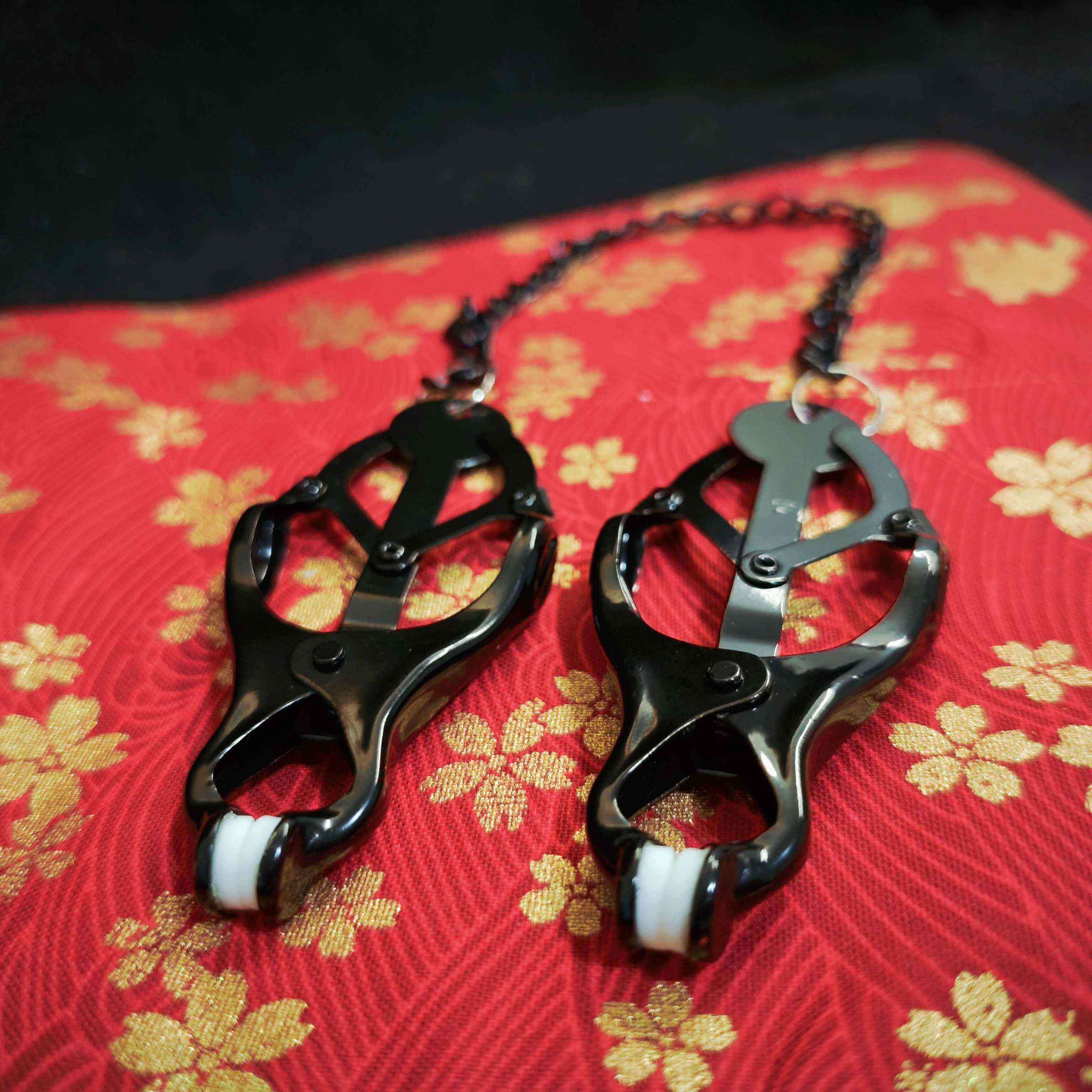 Clover Clamps-Japanese Evil Toy – Shoshinsha